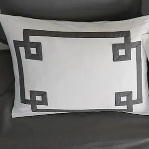 VILLA by NOBLE EXCELLENCE WHITE w/Grey GEOMETRIC DESIGN, COTTON 2 SHAMS 20 x 26”